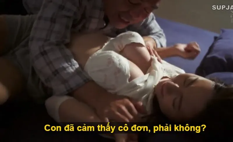 Nhìn con trai mải miết lao đầu vào việc khiến bạn gái nó lẻ loi, ông bố chồng liều lĩnh đè bẹp con dâu ra.
